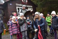 Děti ve Stanišovské jeskyni